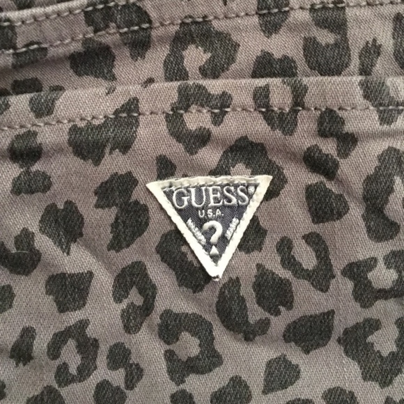 Guess grey cheetah print denim shorts - Picture 4 of 4